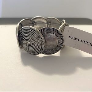 NWT DESIGNER DANA BUCHMAN SILVER-TONE MEDALLION STYLE STRETCH BRACELET